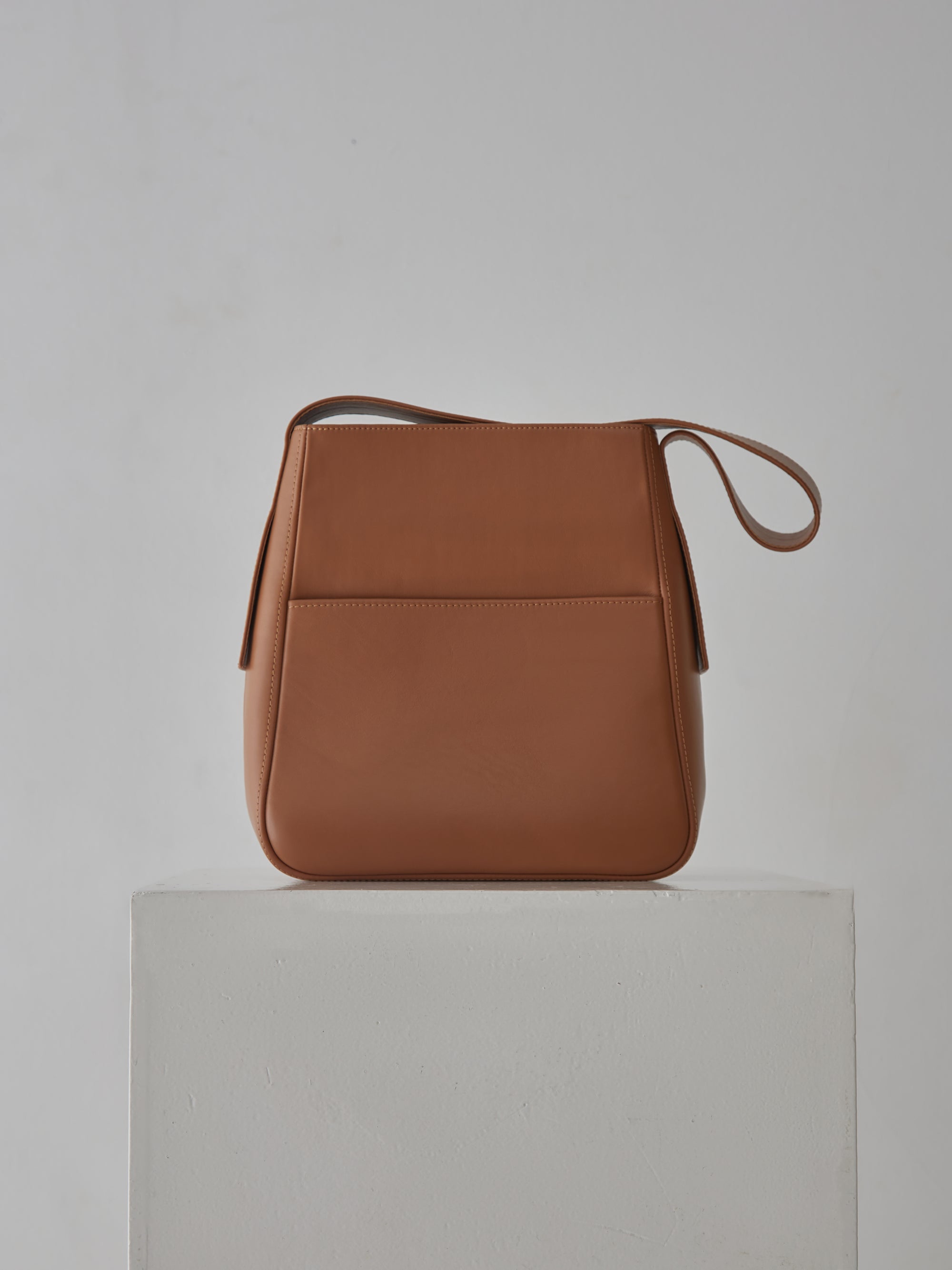 brown leather bag by laura zacs